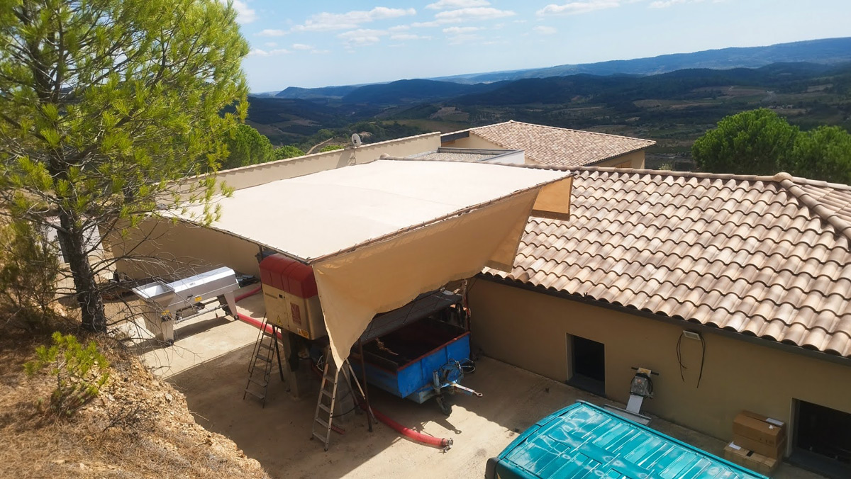 Pergola équipée de 3 toiles distinctes au Domaine de Cambis (34)