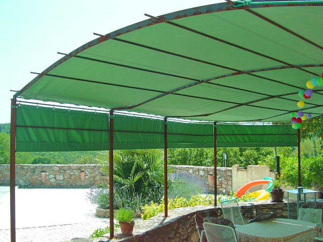 Pergola Toile sur-mesure en arrondis sur terrasse avec pare-soleil (4)